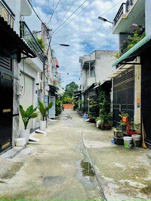 TREE 2th floor 4*12; 4 bedrooms with truck to Musgrave stumbles near