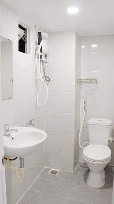 Rent the hotel clean, empty owner.