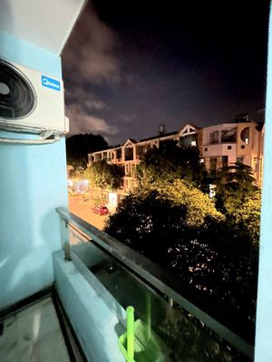 It's the owner of the balcony studio. Nguyễn Sỹ Sách Tân Bình.