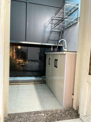 It's the owner of the balcony studio. Nguyễn Sỹ Sách Tân Bình.