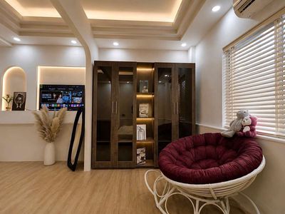 Open the apartment. An elevator bedroom right here at the airport.