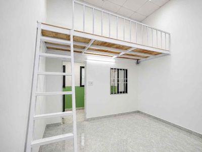 Nguyễn Oanh, walking through the ioh, new building 100 percent.
