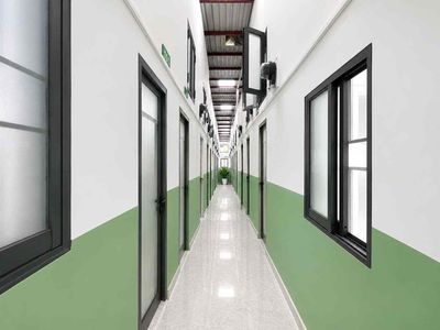 Nguyễn Oanh, walking through the ioh, new building 100 percent.