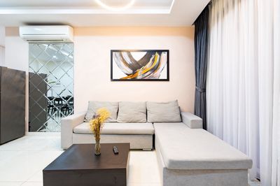 Two bedrooms, two bedrooms. Mm-hmm.