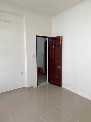 There's one room. One bedroom, one kitchen. Two large windows and one air conditioning.