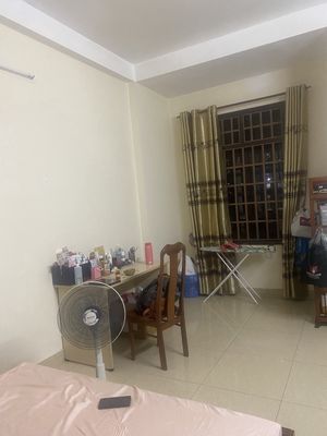 Rent the 3rd floor (18 meters) bedroom.