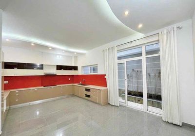 Rent the 5-foot bedroom 7 x 23 m on Tân Quy Street Front.