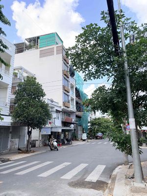 Three-story rent, 6 M, 60 M2, business front, 7th District.
