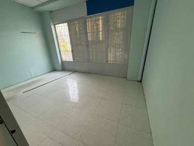 Cheap hotel suite on Lạc Long Quân Street, kitchen.