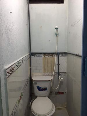 Room is empty for you, guard, private toilet counter. Security is quiet.