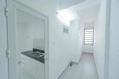 Hot - new Conic Boulevard building for rent