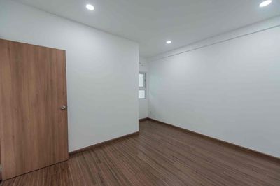 Hot - new Conic Boulevard building for rent