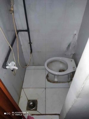 Rooms are clear in two, security is quiet, guards, toilets, kitchen shelves.