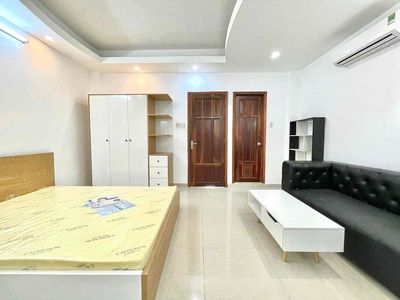 The penthouse super 70 M2 -- the roof of its own 8 million2 right at the market.