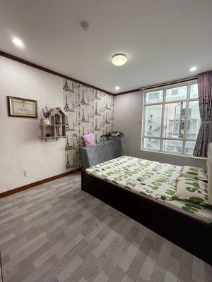 Rent the class of 8-- big apartment, 115 meters2, 150 meters.