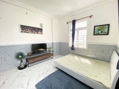 The room is wide, high-end furniture, with their own washing machine downtown.