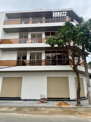 Two fronts with elevators, nice new houses, business.
