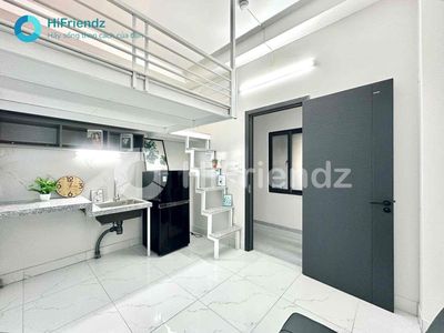 Super-President - newly built at the University of Cultural College, Scientific College, huit
