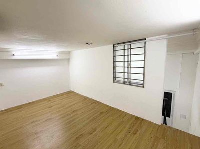 It's the owner who rents a ground-one-story walk, uth, no limit on the In-
