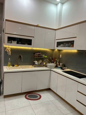It's the owner of the Phạm Đăng Giảng original house, Bình Tân, car park.