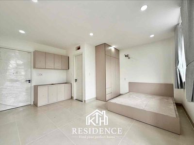 The new super wide studio has big balconies full of furniture that can easily travel.
