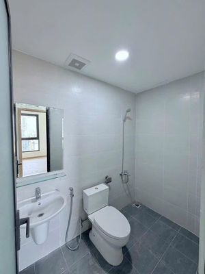 Just 8 million a month - a 50 M2 Agra residence house empty, into