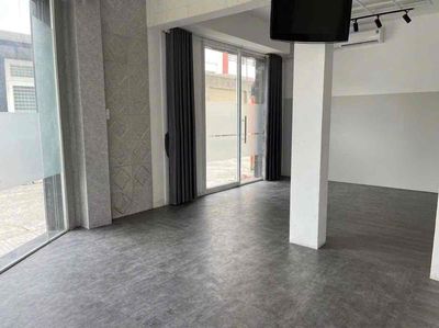 Rent a Hoa Lan cash house - a two-sided corner