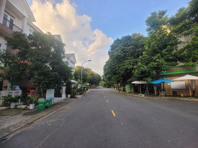 Rent the Kadc ParkRiveside from 16 million 3 floors near vx Interstate