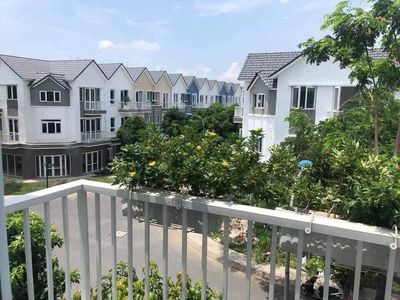 Rent the Kadc ParkRiveside from 16 million 3 floors near vx Interstate