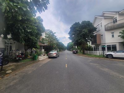 Rent the Kadc ParkRiveside from 16 million 3 floors near vx Interstate