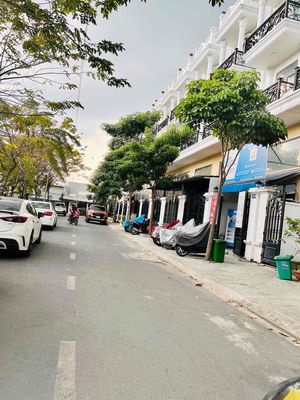 Rent a Street House 250 meters 1 .1 .1 .1 .1 .3 4rd floor bedroom 5 toilet 10 M