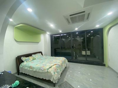 Nice room with a mini pool. Half of the rent in August.