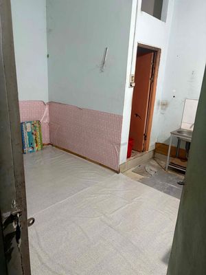 Two rooms are empty. One or two people live near the Leung Bridge.