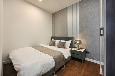 Renting Saigon Royal 2 bedrooms. A 4th District toilet.