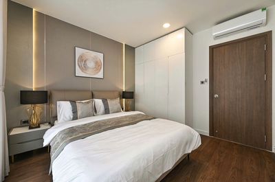 Renting Saigon Royal 2 bedrooms. A 4th District toilet.
