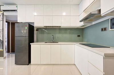 Renting Saigon Royal 2 bedrooms. A 4th District toilet.