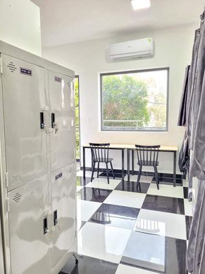 Southern dorm -- near the high-tech area -- just 1 million and a half a month.