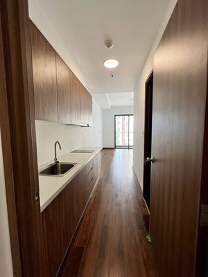 Rent a Akari City studio-- six million a month's worth of nut!