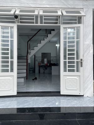 New four bedrooms, one bamboo, two stories, five toilets, front yard, 10 tons.