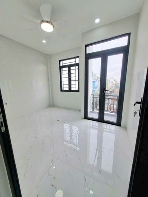 3 alleys 363 New Lands... 2 bedrooms... 3 9 million toilets