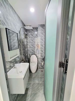 3 alleys 363 New Lands... 2 bedrooms... 3 9 million toilets