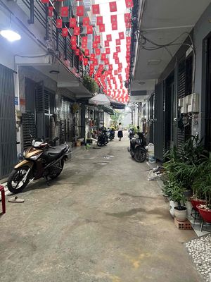 Rent an entire alley building in 1508 Lê Văn Lương.