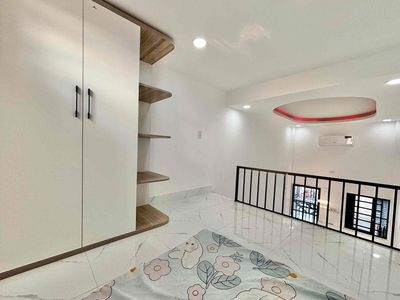 Rent a room with 2.5 M elevators, two cheap windows.