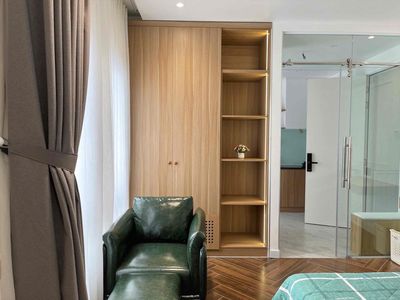 Hire the Bình Thạnh District Room near Blue Row 1