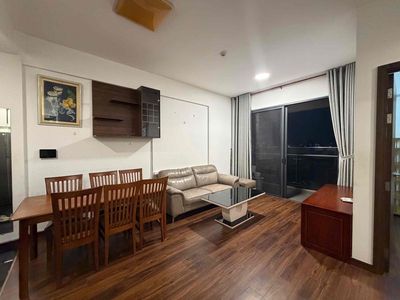 Rent two bedrooms, two toilets, 11 million a month on the corner of the northeast corner. Mp678