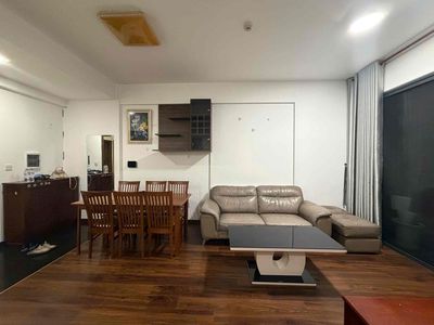 Rent two bedrooms, two toilets, 11 million a month on the corner of the northeast corner. Mp678