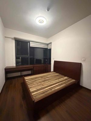 Rent two bedrooms, two toilets, 11 million a month on the corner of the northeast corner. Mp678