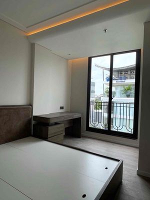The service apartment's like a Bancong bedroom. Full interior.