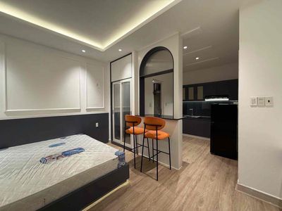 Room service one senior bedroom in downtown 7 near thette, rmit q1 district 4.