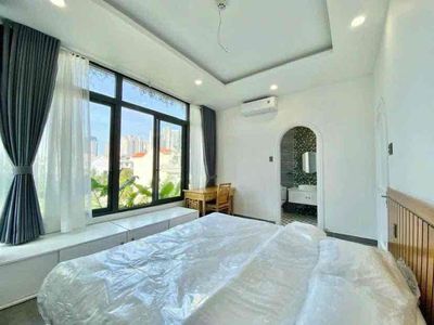 Room service. One bedroom. A clear, clear banding kitchen.